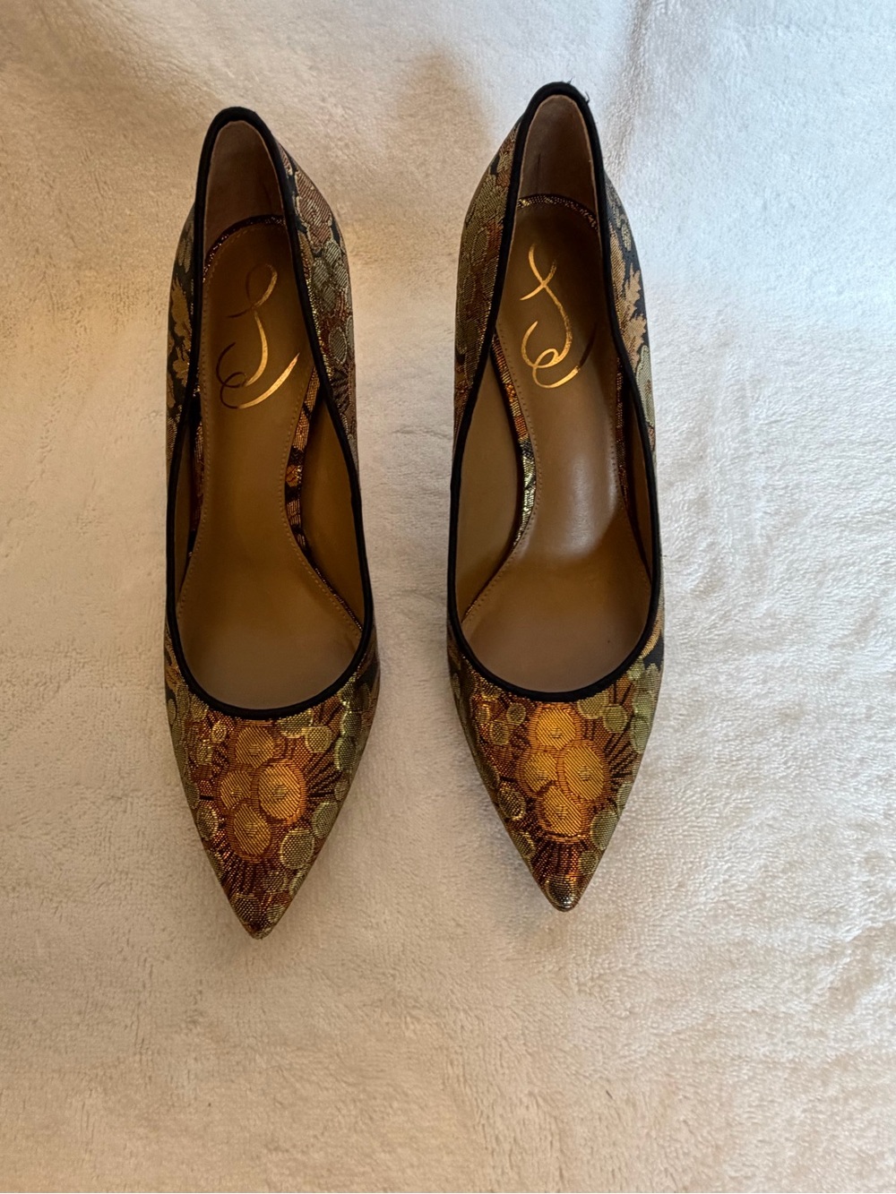 Floral Jacquard Pointed-Toe Pumps in Multicolor